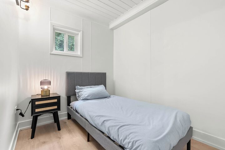 Room 11 of 30