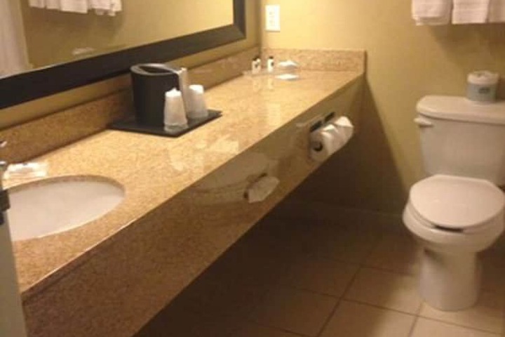Country Inn & Suites by Radisson Minot, ND