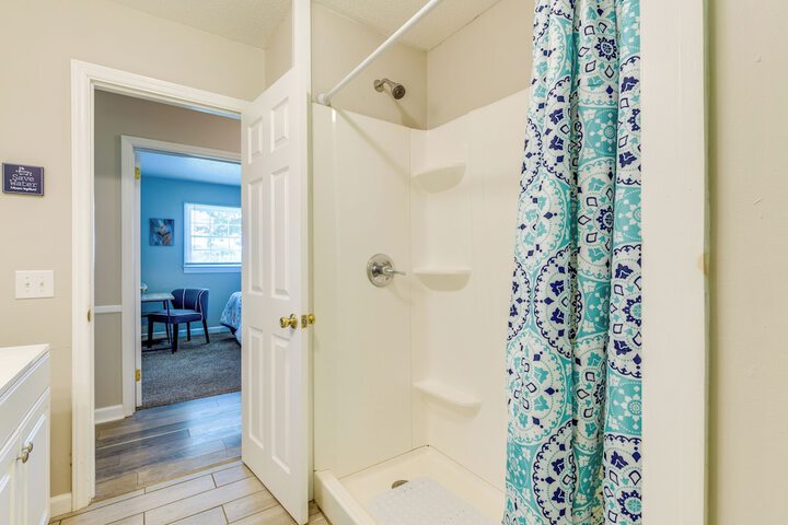 Charming Jonesville Home w / Grill - Near Wineries!