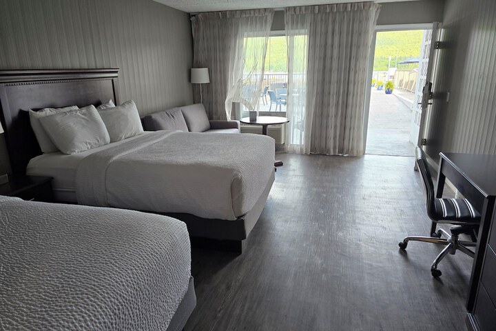 The Georgian Lakeside Resort