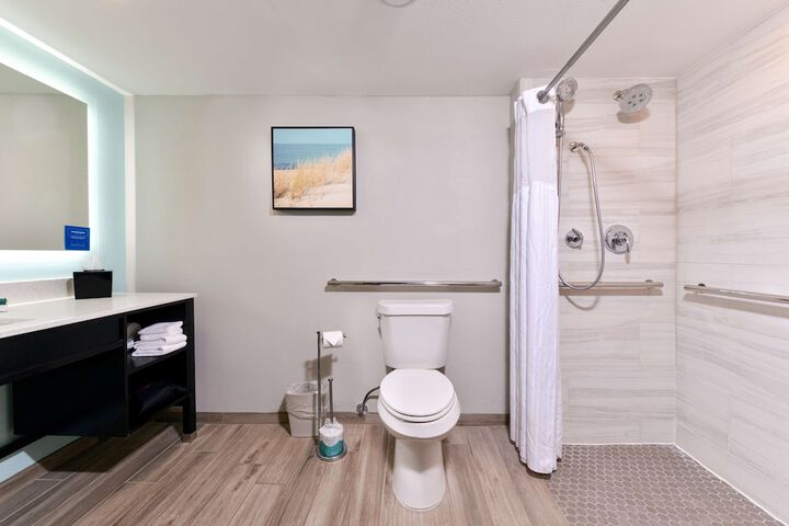 Room 12 of 25