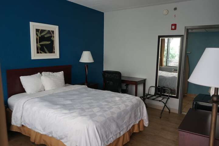 Room 34 of 40