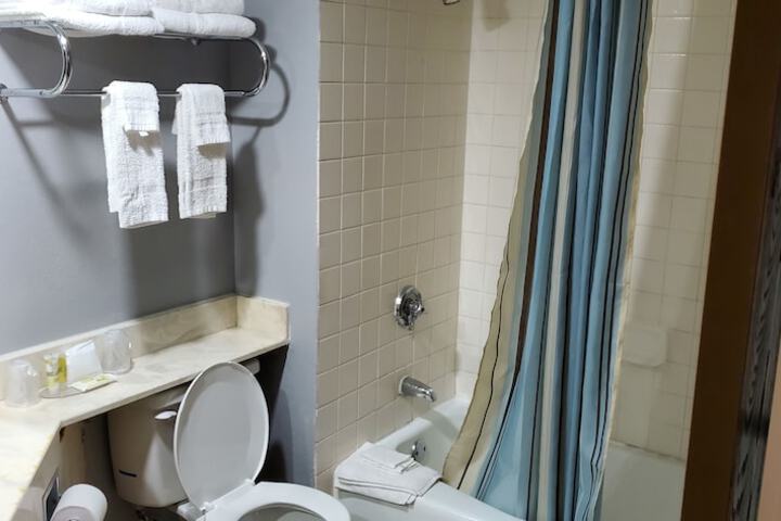 Room 17 of 34