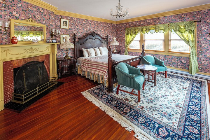 Room 12 of 37