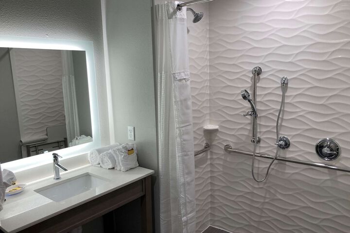 Room 9 of 24