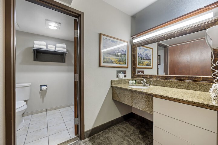 Room 11 of 32
