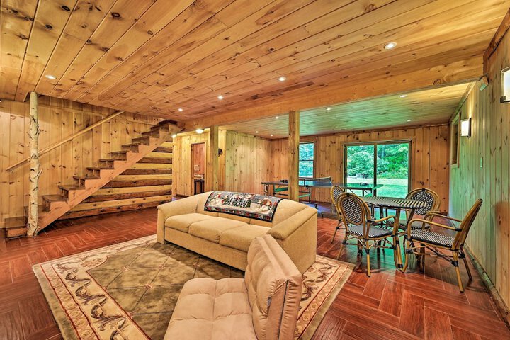 Private Chester Home w / Deck Mins to Skiing!