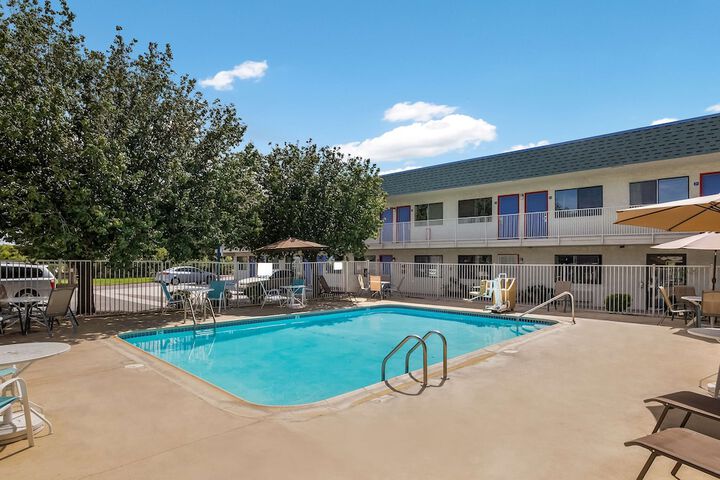Pool 9 of 37