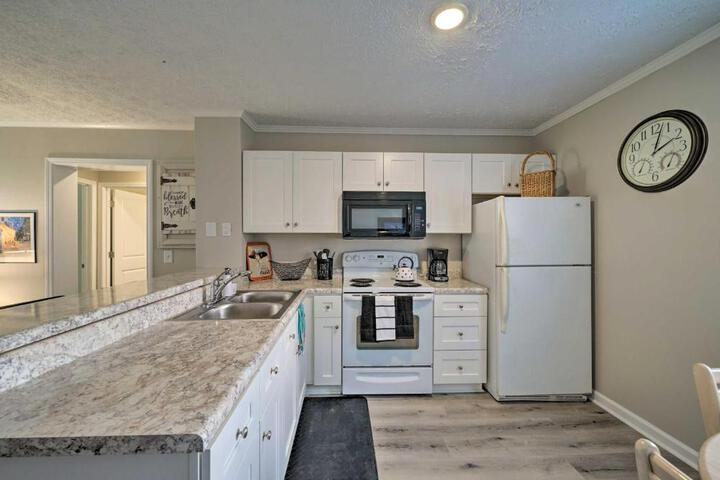 Oceanfront Topsail Beach Retreat - Steps to Shore!