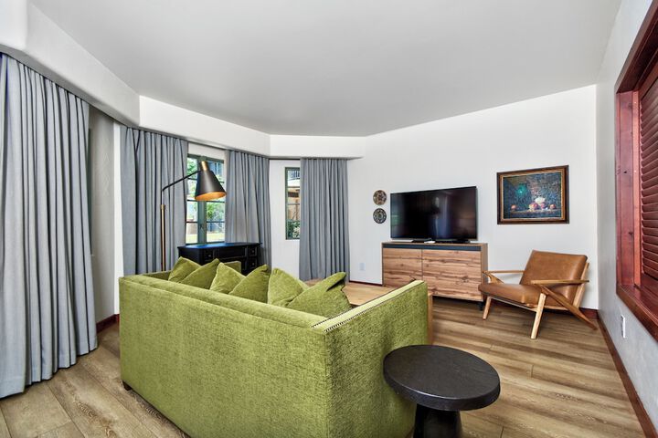 Room 28 of 68