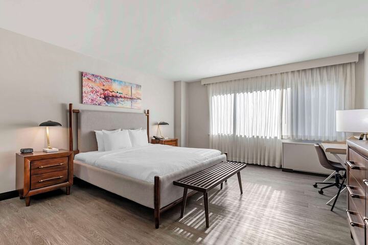 Room 16 of 36