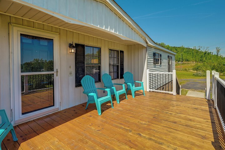 Quaint Asheboro Home 1 Mi to North Carolina Zoo!
