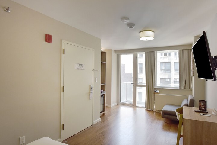 Room 51 of 69