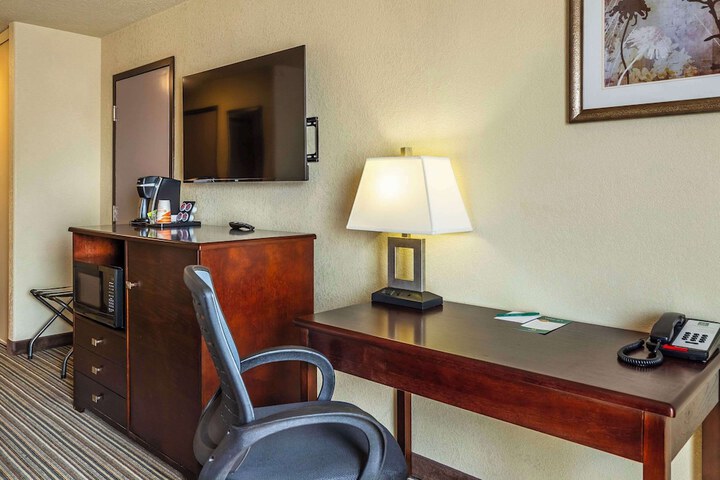 Room 27 of 47