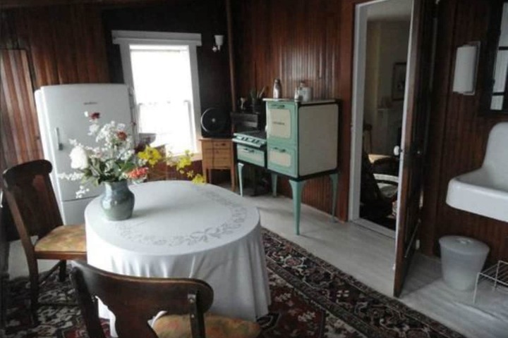 Room 10 of 31