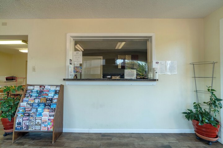 Regency Inn & Suites by OYO Bay City TX