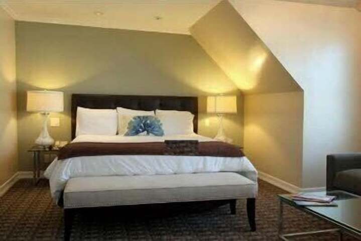 Glenmore Plaza Hotel