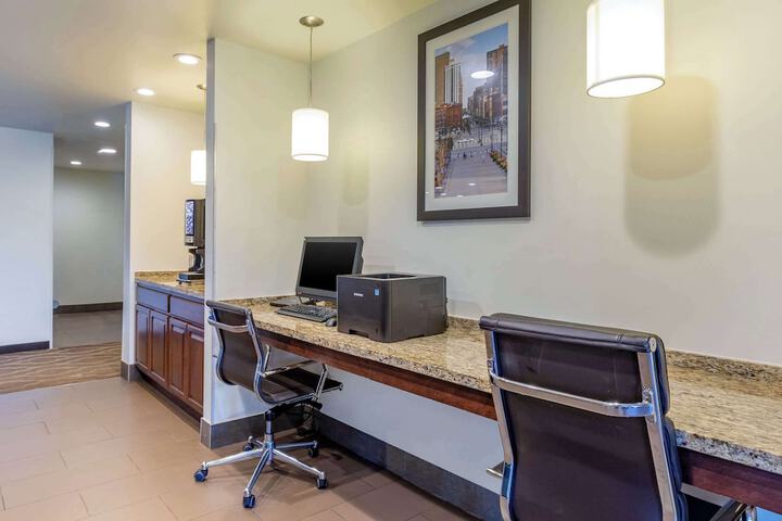 Business Center 42 of 42