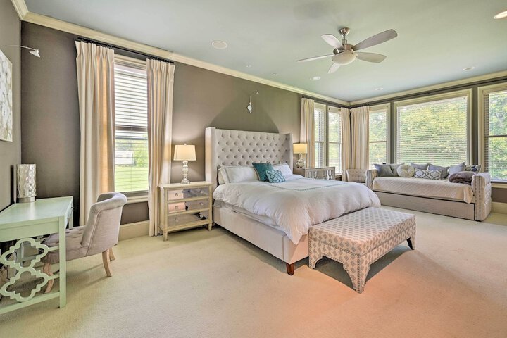 Upscale Family Home w / Dock on Lake Hartwell!