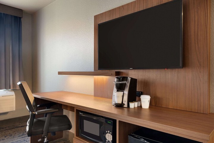 Room 16 of 46