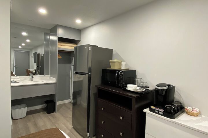 Room 18 of 28