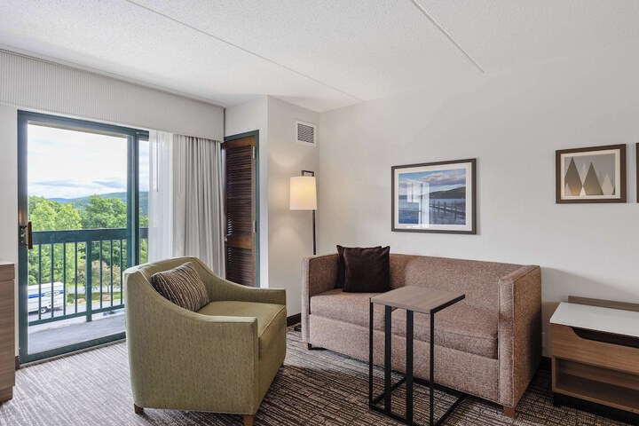 Hampton Inn & Suites Lake George