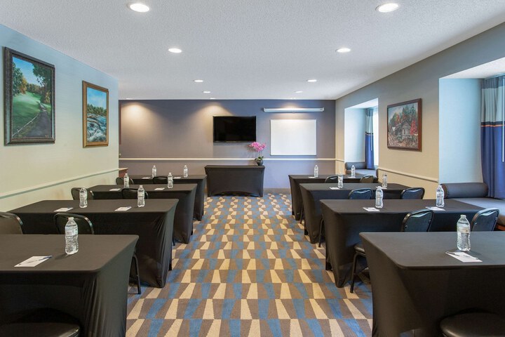 Microtel Inn & Suites by Wyndham Lillington / Campbell Univ