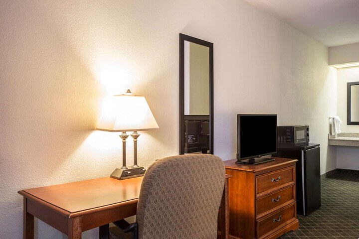 Room 33 of 49