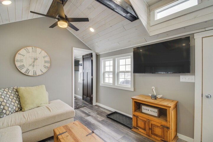 Pet-friendly Cabin w / Lake Access & Patio in Dent
