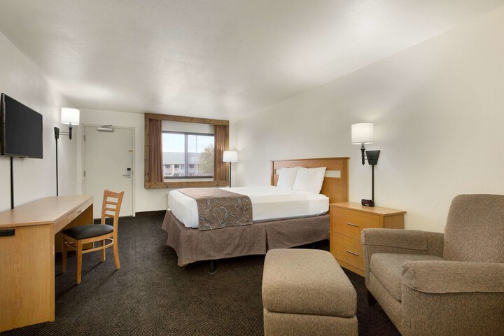 Room 10 of 18