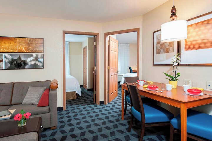 Room 9 of 18
