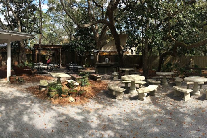 Hibiscus Coffee & Guesthouse