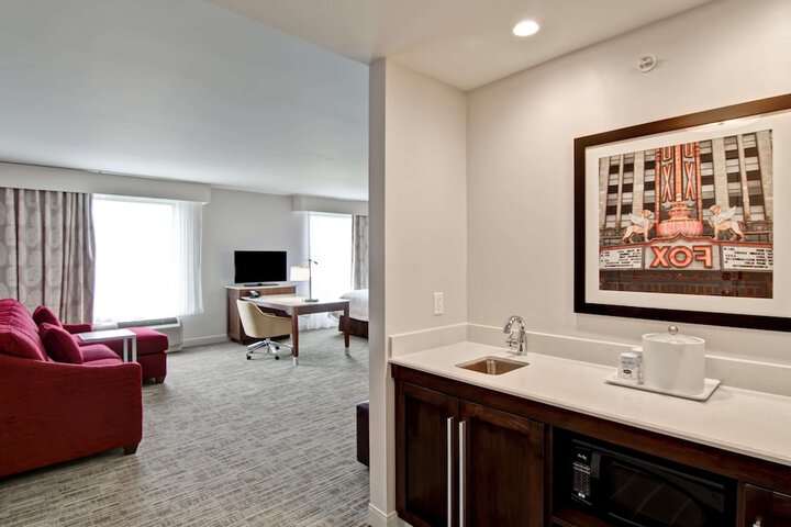 Hampton Inn & Suites Detroit / Troy