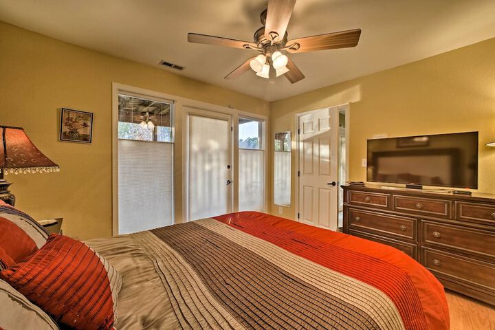 Lakefront Retreat w / Dock & Beach: 2 Miles to Golf