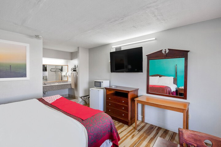 Room 11 of 33