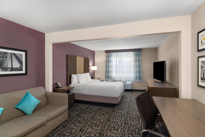 La Quinta Inn & Suites by Wyndham Fayetteville