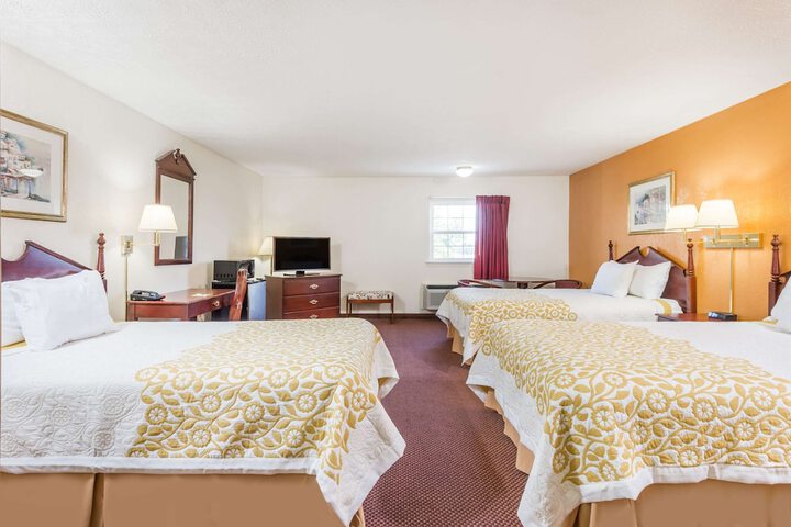 Room 6 of 14