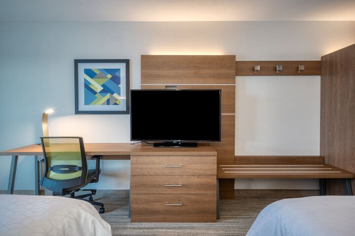 Room 11 of 37