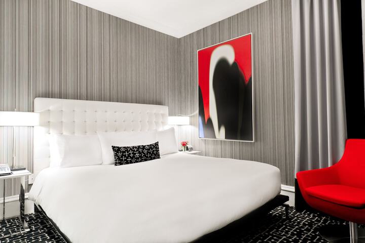 Room 25 of 42