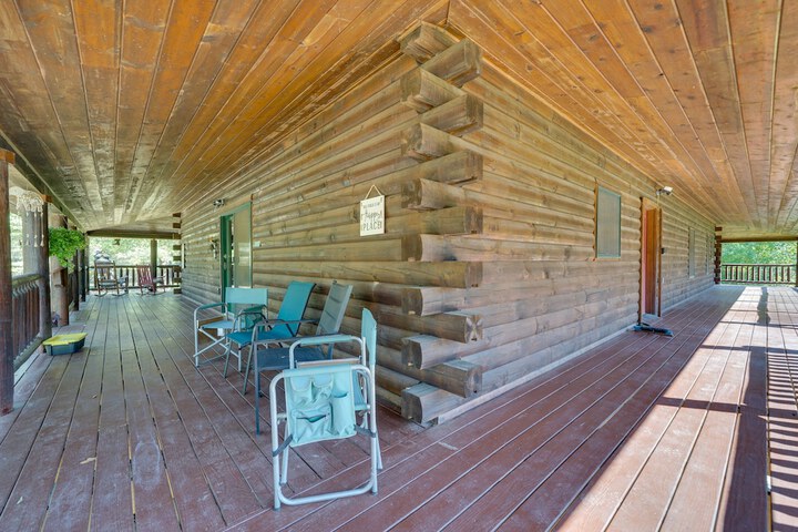 Secluded Broken Bow Cabin w / Fire Pit and Deck!