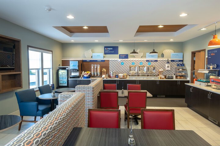 Holiday Inn Express Hotel & Suites Iron Mountain by IHG