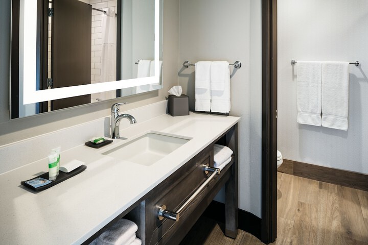 Room 10 of 46