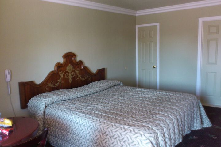 Room 8 of 37