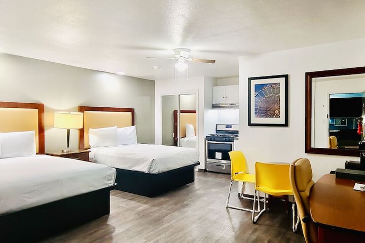 Room 32 of 40