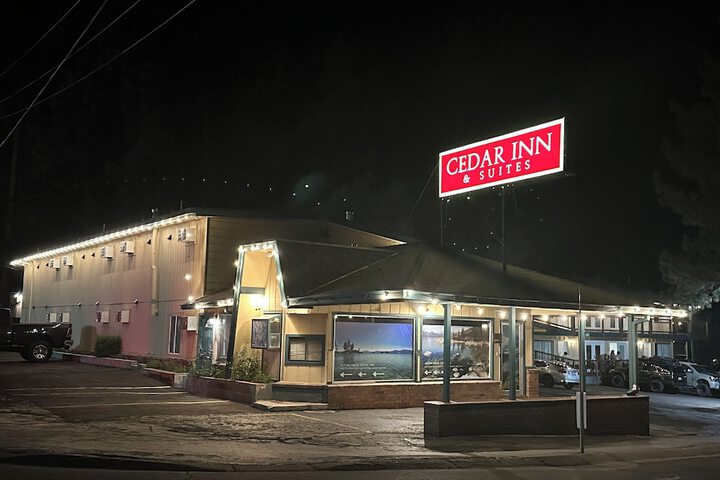 Cedar Inn & Suites