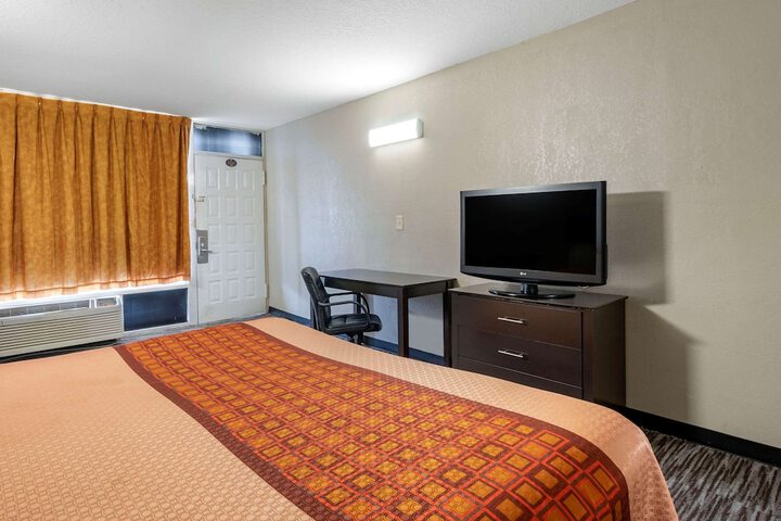 Room 28 of 28