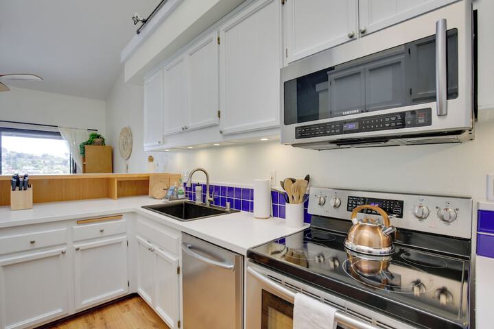La Mesa Townhome: 15 Mi to San Diego!