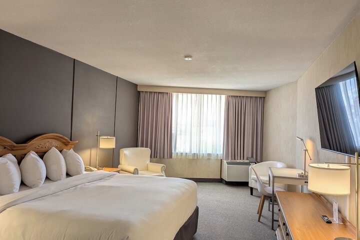 Confederation Place - Hotel