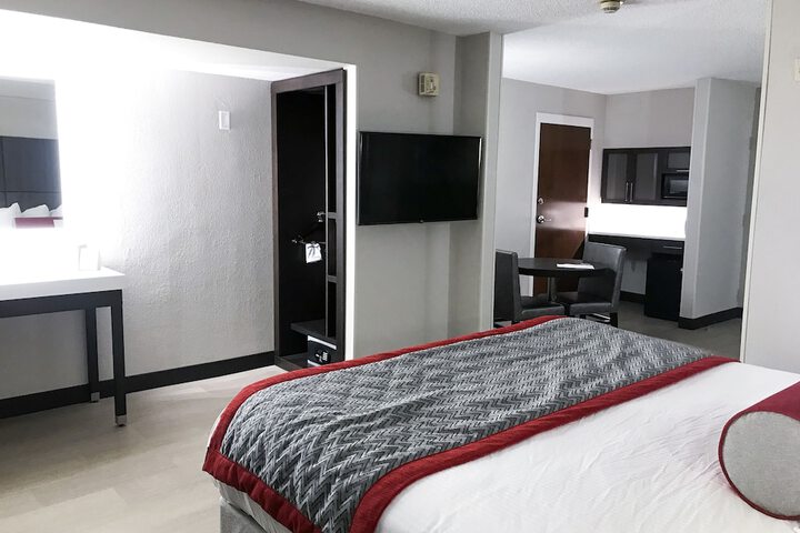 Ramada by Wyndham Suites Orlando Airport