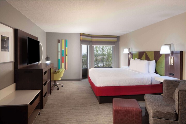 Room 10 of 28